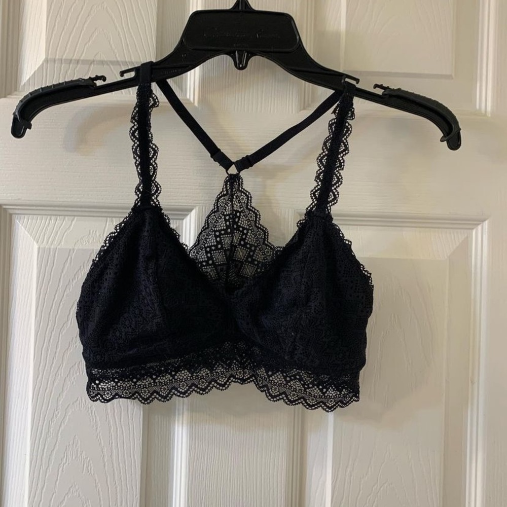 Black lacy bralette